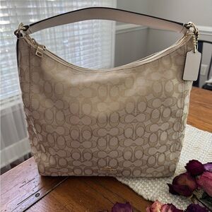 Coach Elegant Cream Designer Shoulder Bag